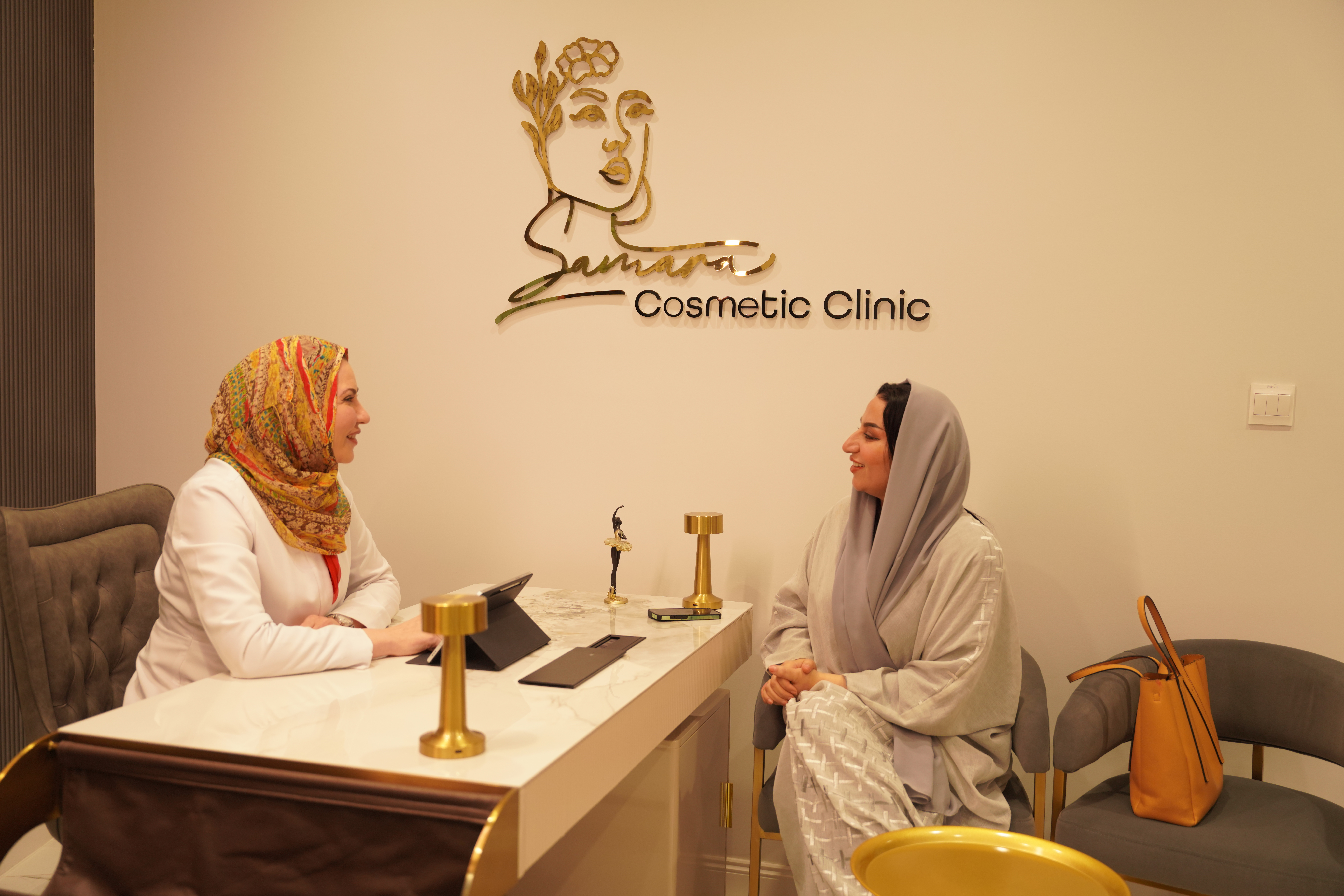 الفرق بين البوتوكس والفيلر: دليلك الطبي الشامل لاختيار الإجراء الأنسب